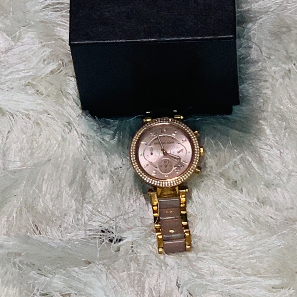 Authentic Michael Kors Watch - Picture 4 of 5